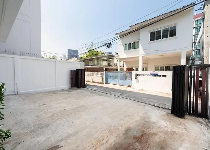 Miq Ekkamai3_pool Villa_3br House * 曼谷